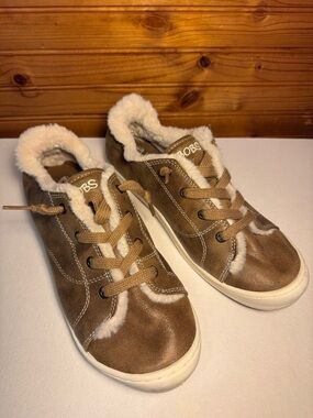 Skechers Tan and Cream Faux-Shearling Lace-Up Sneakers